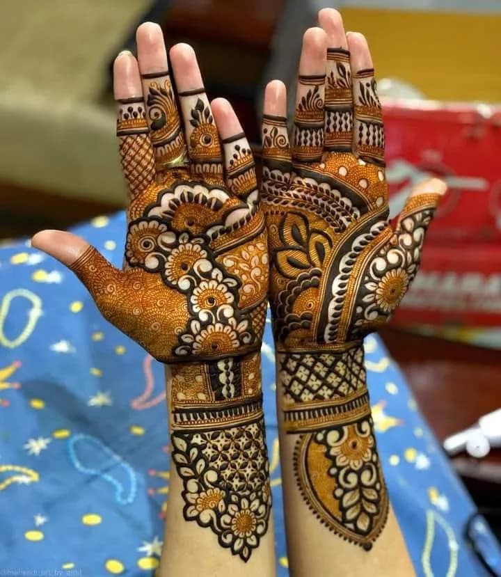 Shaded rose mehandi on the palm and wrist