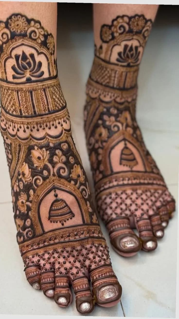 Temple arch bridal feet mehandi up to the calf, mehandi for Chatra weddings