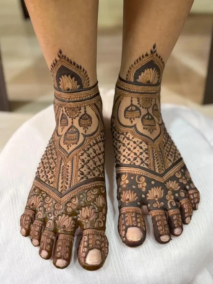 Bridal feet mehandi with checks and lotus motifs, mehandi for Giridih weddings
